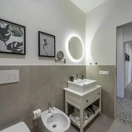 Lussuoso Con Vista Ghirlandina Apartmán *