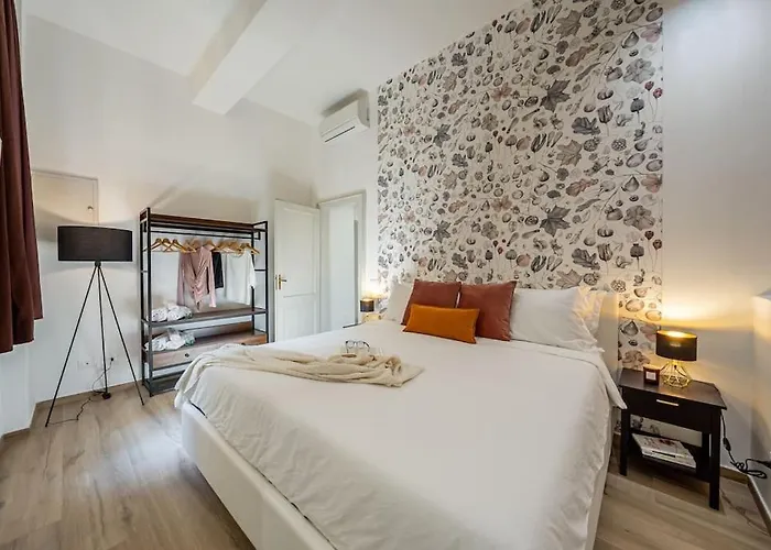 Lussuoso Con Vista Ghirlandina Apartment